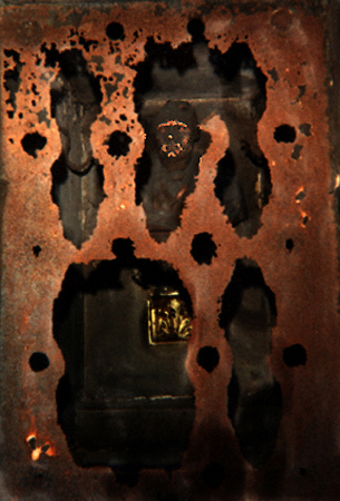 Creepy Tomb in Paris